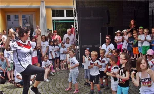 Flotte Musik und einen tollen Tanz zeigten die Betreuerinnen und die Kinder des KiGa max und Moritx aus Bad Bodendorf.Rü